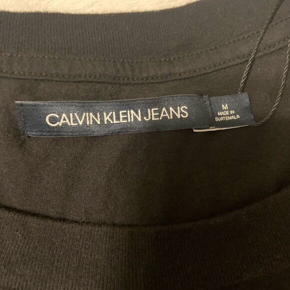 COPY - NWT Calvin Klein Jeans pocket tee rolled sleeves slit on bottom sides - Picture 6 of 11